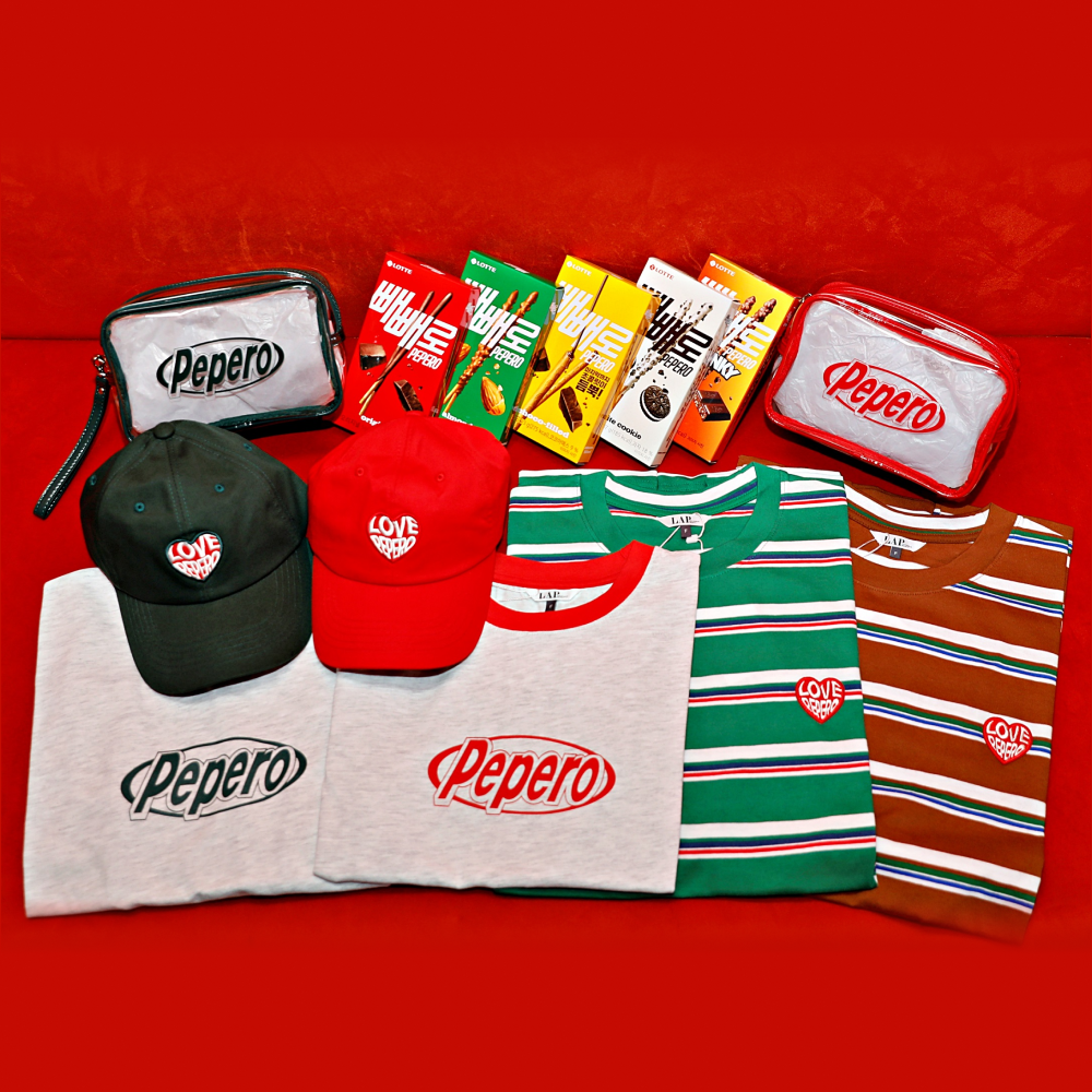  빼빼로(Pepero) 로고 새겨진 반팔티부터 파우치까지 롯데웰푸드, ‘빼빼로 X LAP(랩)’ 컬래버레이션 진행