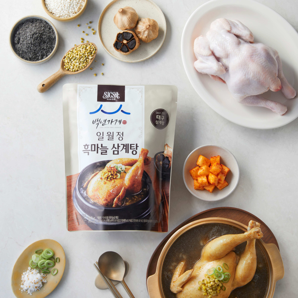  롯데웰푸드 식사이론, 대구 백년가게 ‘일월정 흑마늘 삼계탕’ 선봬 초복 앞두고 대구 명물 새까만 삼계탕 맛집 그대로